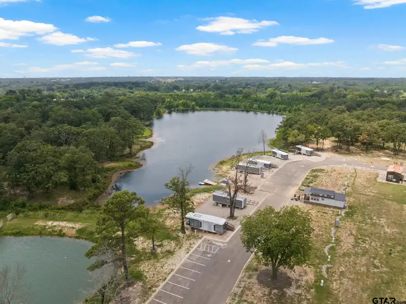 Turnkey Short-term Rental in Twin Lakes Resort, Mount Pleasant - Lakefront Access and Amenities