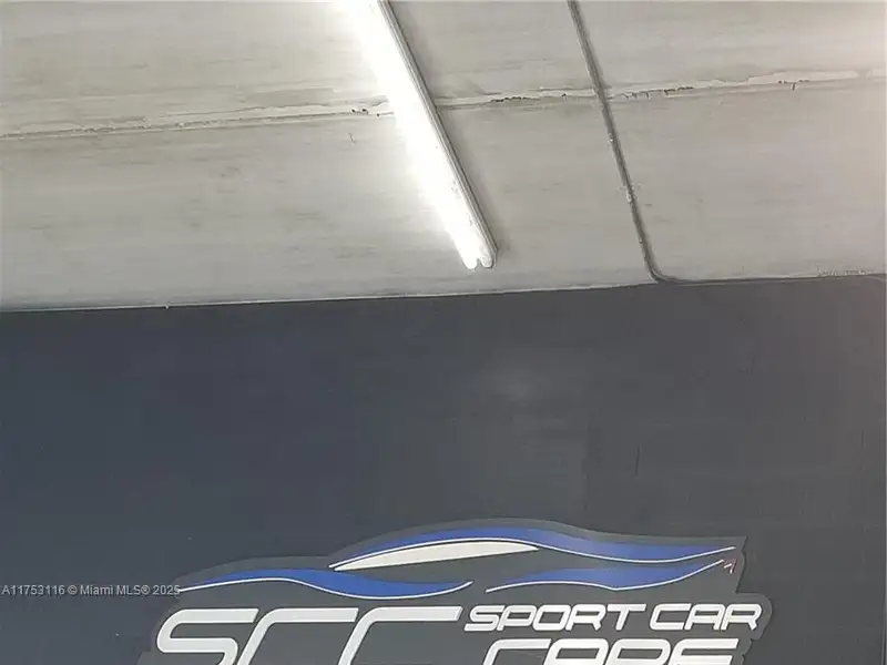 Established Auto Detailing Business with Expansion Potential in High Traffic Location