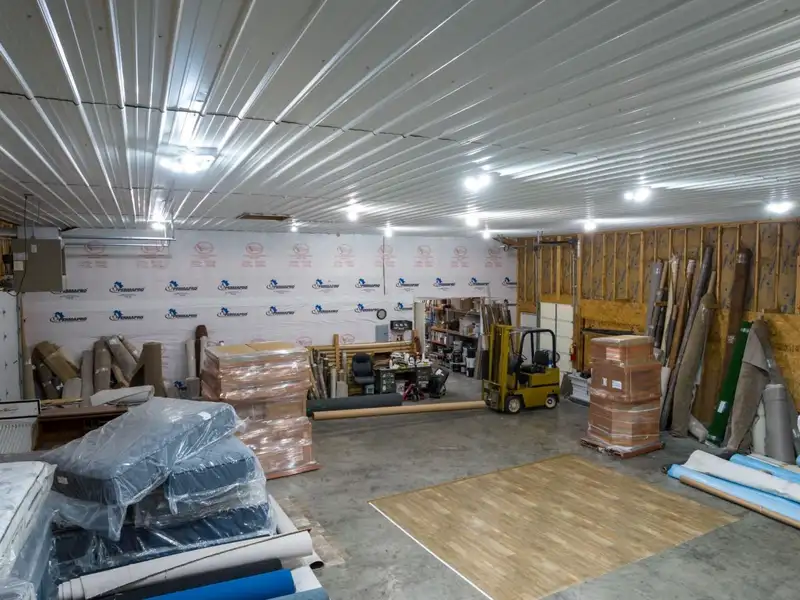 Large Commercial Building on Highway 412e in Parsons with 15,000+ Sq Ft Space