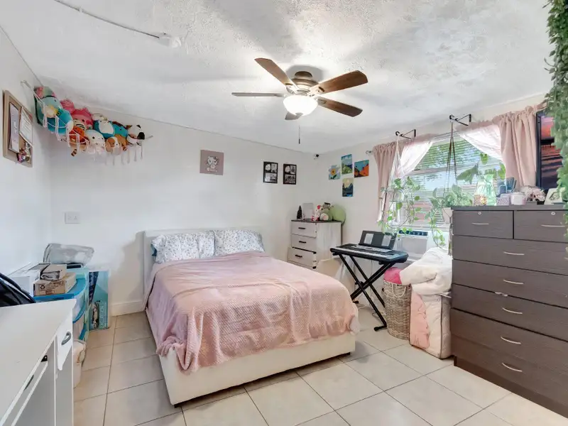Well-maintained 6-unit Multifamily Property in South Florida with Value-add Potential