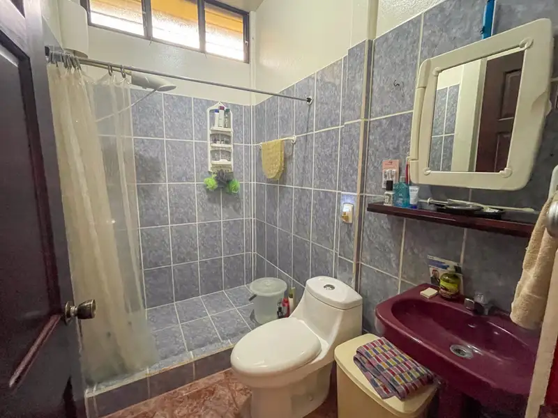 One-bedroom Home with Expansion Potential in Central Ojochal, Costa Rica