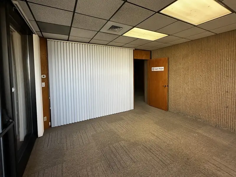 Large Office Building with Panoramic Views in Prime Downtown Location, 40,000 Sqft
