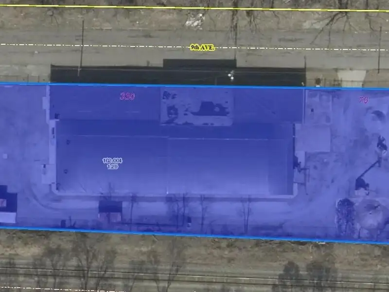 Industrial Space for Rent with Yard Access in Prime Location, 8000 Sf