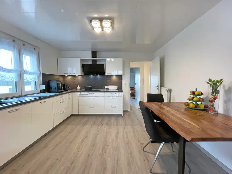 Modernized Detached House with Commercial Space in Family-friendly Location
