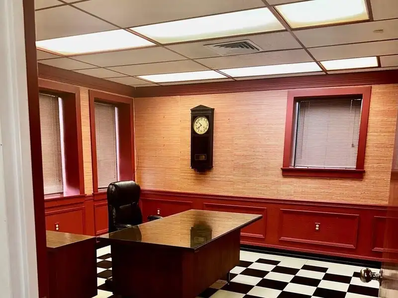Office Building for Sale or Lease Near Port - 4100 Sq Ft with Conference Room and Parking