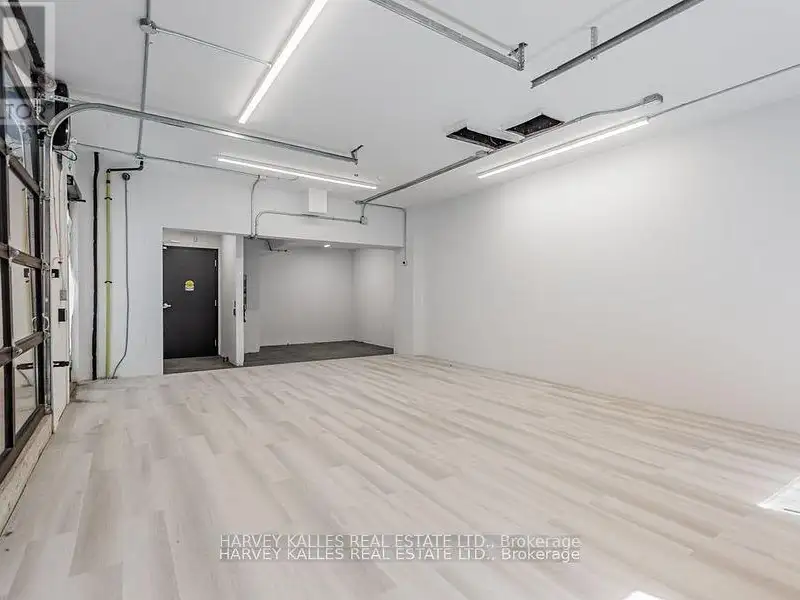 Renovated Boutique Corner Unit at Spadina & Nassau, Near Kensington Market and U of T