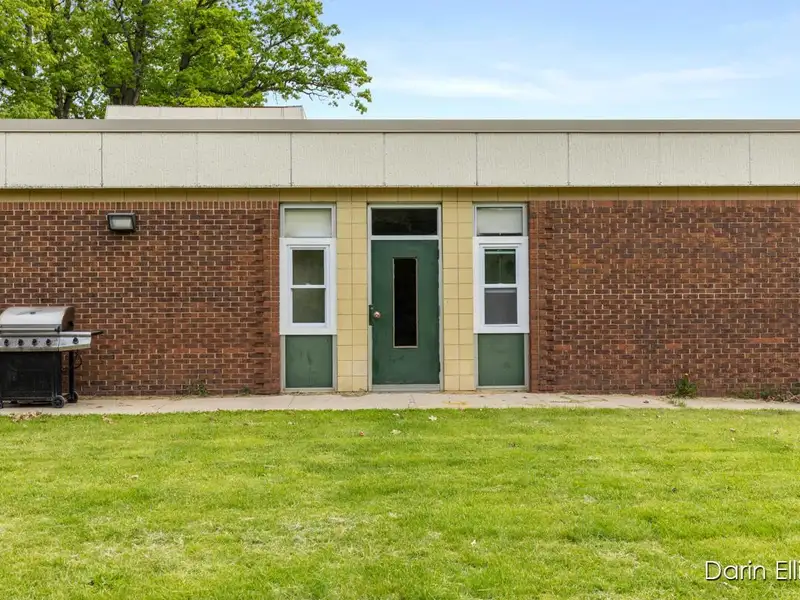 Versatile 15,000+ Sq Ft Mixed-use Building with Apartments and Office Spaces
