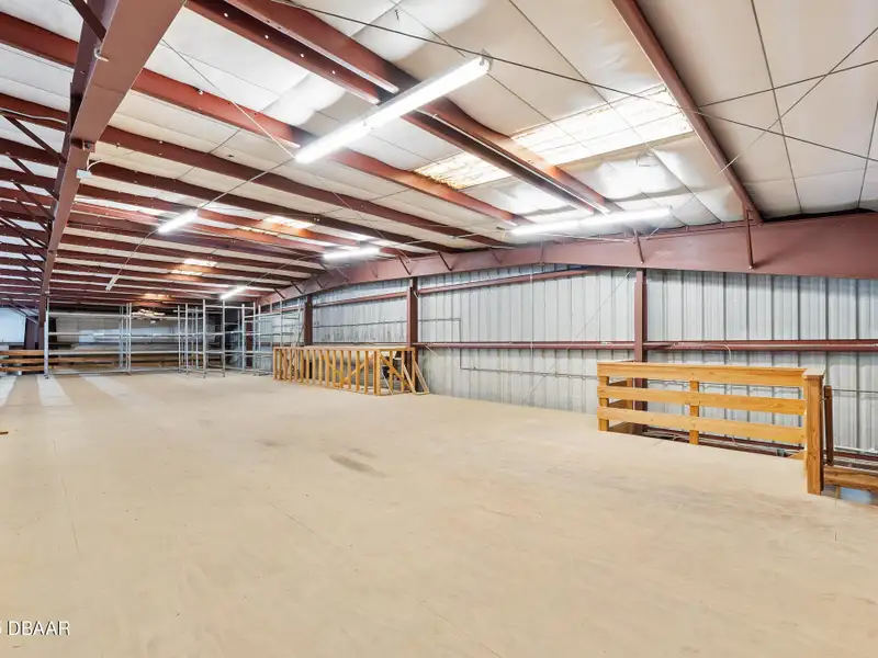 Flexible Commercial Lease: 19,000 Sq Ft Available in Prime Location