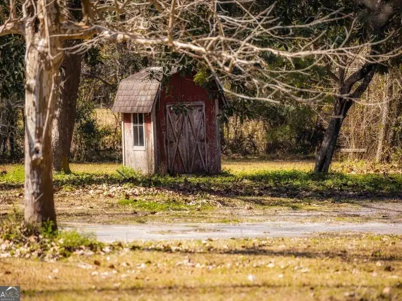 4-acre Commercial Property with Antique Shop and Warehouse on Us Hwy 17, Woodbine