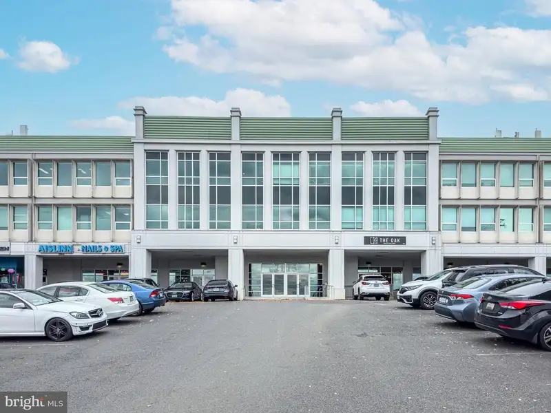 Secure Commercial Office Space in West Metro Plaza - 3101 Sq Ft, Icd 705 Compliant