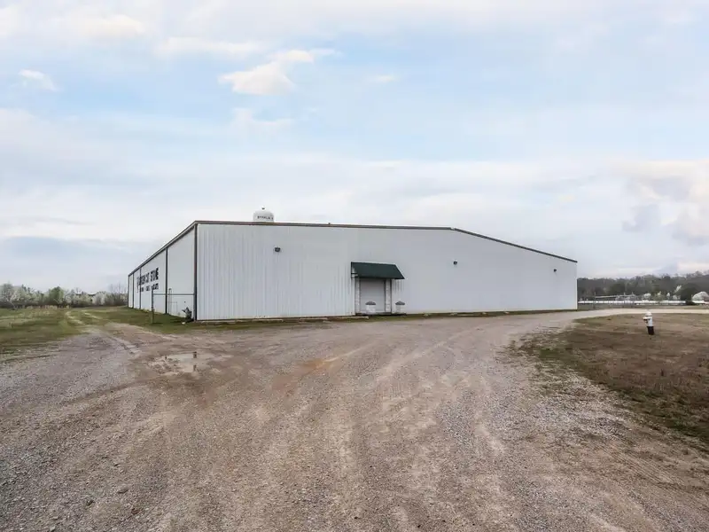 Versatile 30,000 Sq Ft Light Industrial Building in Byhalia, Ms with Crane and Expansion Potential