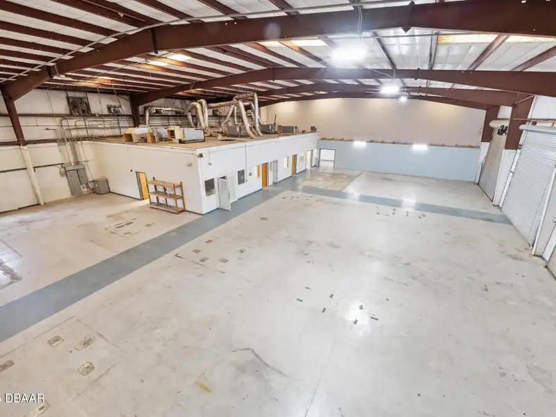 Flexible Commercial Lease: 19,000 Sq Ft Available in Prime Location