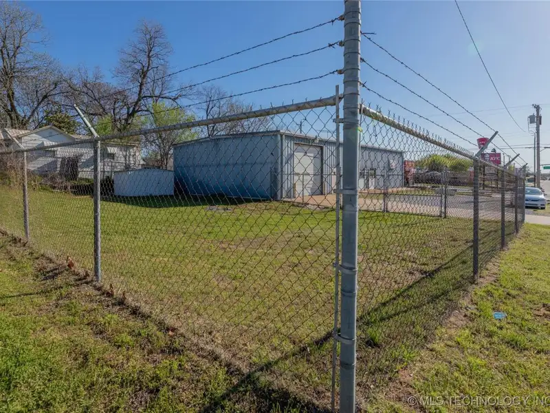 Versatile Former Machine Shop in Prime Downtown Sand Springs Location