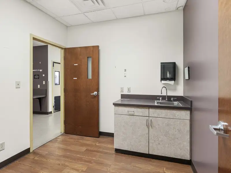 Multi-tenant Retail/office Space for Lease in Highland, in with Flexible Layout Options