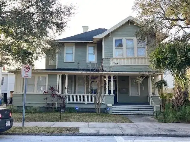 Mixed-use Property in Hyde Park with Office and Residential Units, Walkable Neighborhood