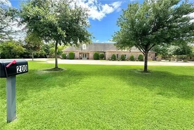 Class a Office Building for Sale or Lease in Prime Highway Commercial Location