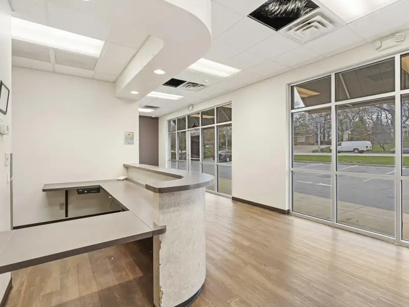 Versatile Multi-tenant Retail/office Space for Lease in Highland, In