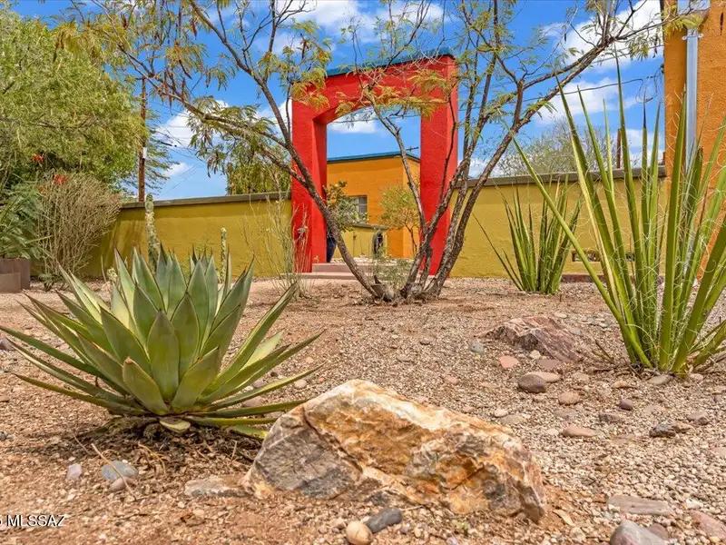 Fully Renovated Multi-family Property in Miramonte Neighborhood with 6 Apartments