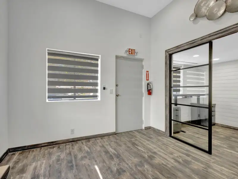 End-cap Warehouse with Offices in Central Jupiter, Move-in Ready