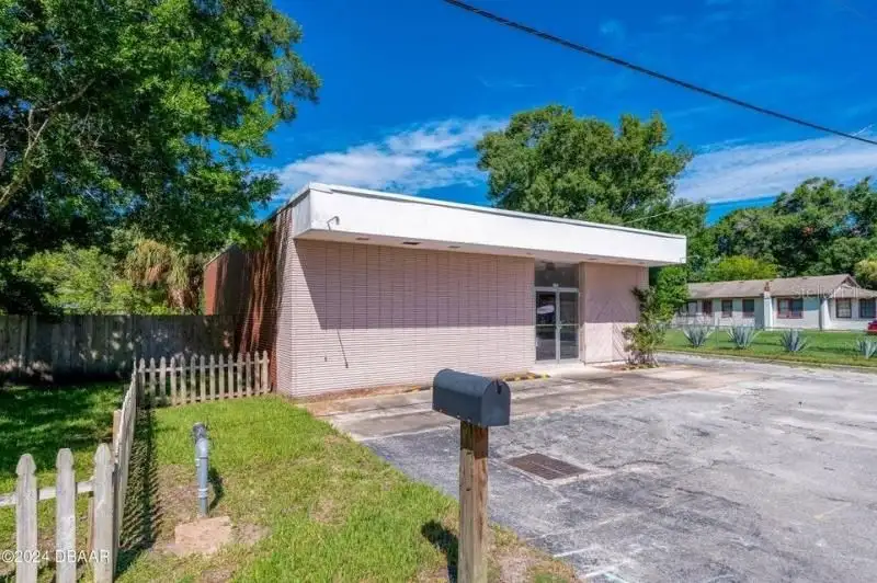 Versatile Commercial Building with Yard Space in Prime Location