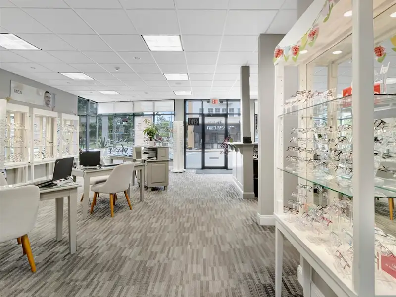 Versatile Retail Space for Lease in Downtown with High Visibility and Multiple Rooms