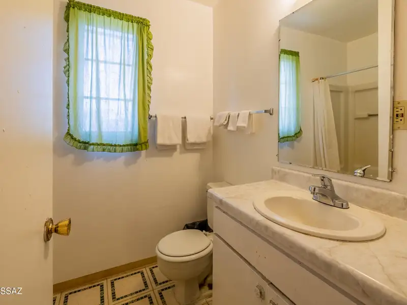 Well-maintained 18-unit Motel Near Tucson Airport with Rv Spaces and Ample Parking