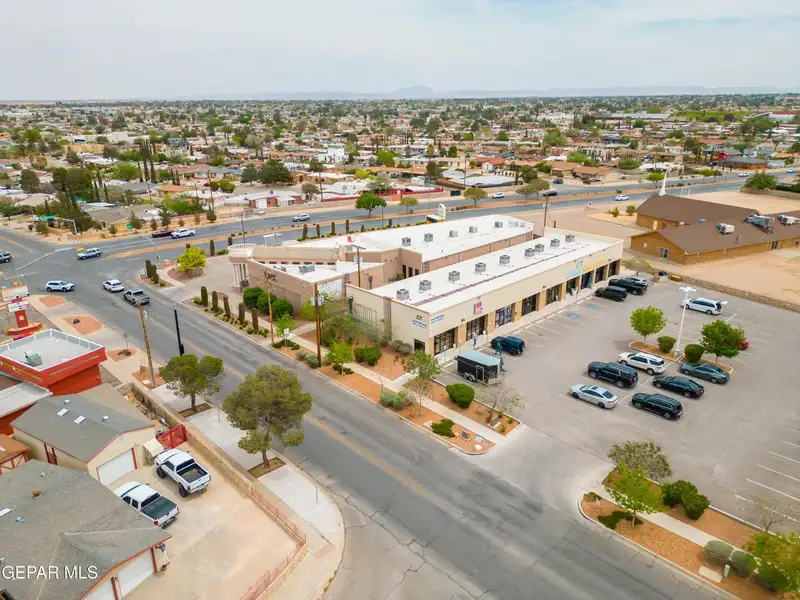2,750 Sq Ft Office Space for Rent in Established Shopping Center Near Montwood and Yarbrough
