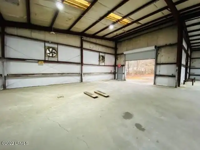 Two Warehouse Spaces for Lease in Ridgeland Near I-95 and Downtown