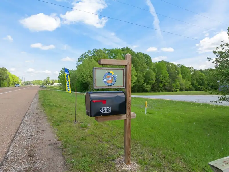 Commercial Restaurant on 3.4 Acres in Parsons, Tn with Highway Frontage and Modern Amenities