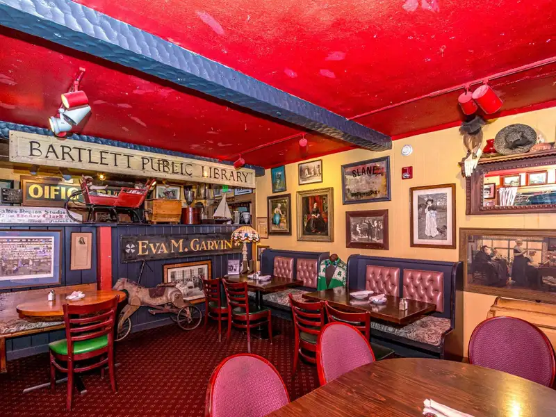 Irish Pub and Restaurant with Mountain Views on 1.64 Acres in North Conway