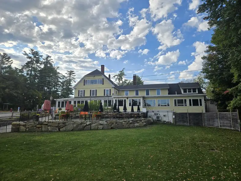 Multi-use Property with Restaurant, Brewery, and Guest Rooms Near Mt. Washington