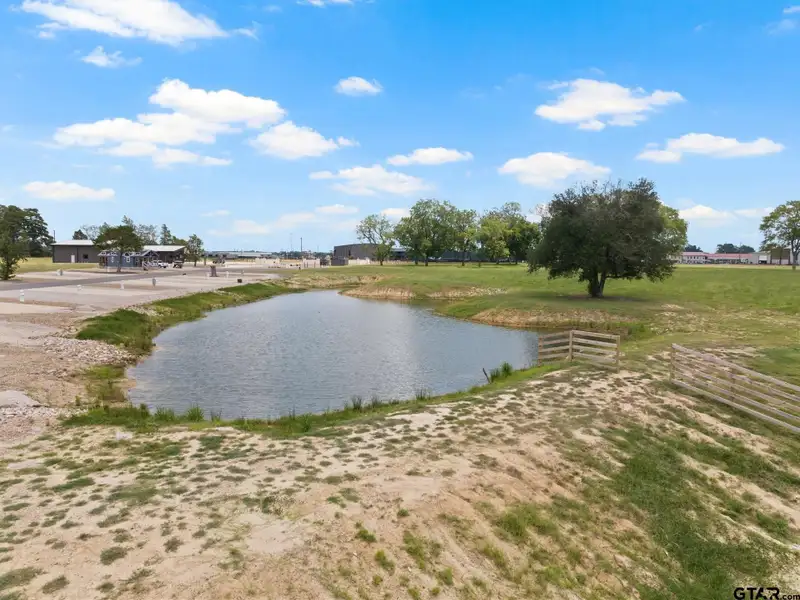 Turnkey Short-term Rental in Twin Lakes Resort, Mount Pleasant - Lakefront Access and Amenities