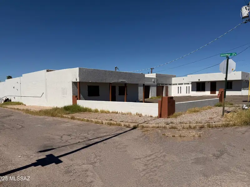 Prime C-3 Zoned Showroom and Industrial Space Near Gem Show Corridor