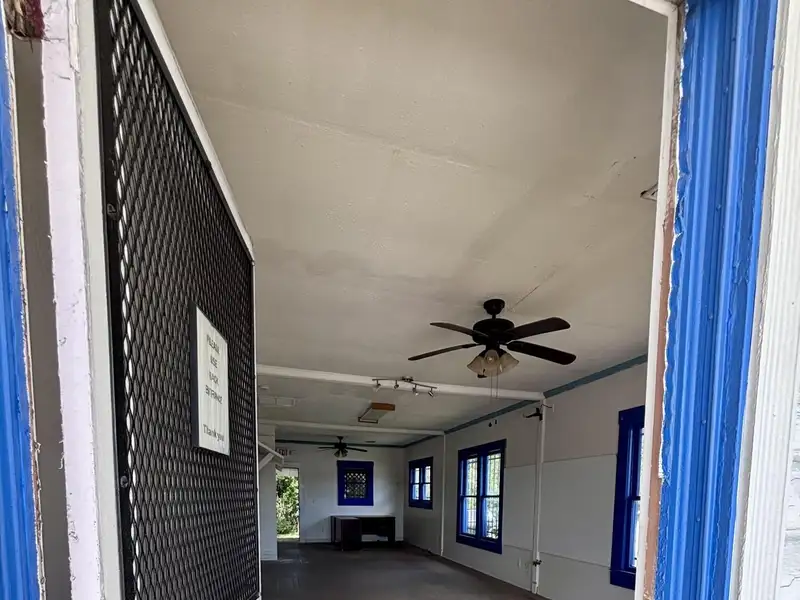 Prime Commercial Space for Lease on High-traffic Street with Ample Parking