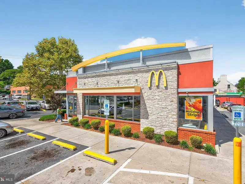 Versatile Commercial Property in Northwood Park, Ideal for Offices, Retail, or Light Industrial
