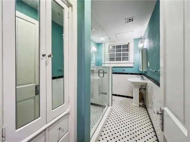 Versatile Mixed-use Property in Prime French Quarter Location