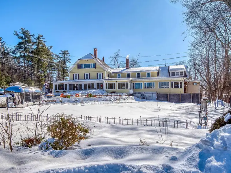 Multi-use Property with Restaurant, Brewery, and Guest Rooms Near Mt. Washington