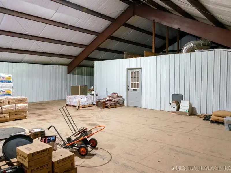 Turnkey Business Opportunity with 20-acre Site in High-traffic Location
