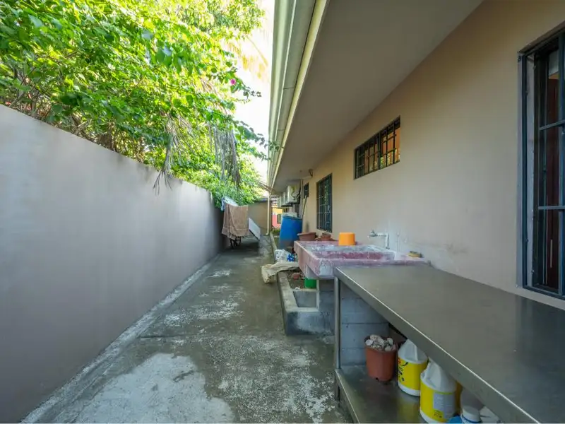 Centrally Located Guest House Apartments in Flamingo Beach, Costa Rica