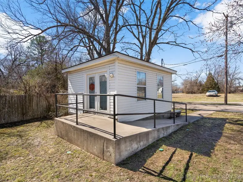 Commercial Office Space with Storage and Tenant in Growing Sapulpa, Oklahoma