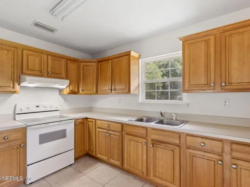 5.04-acre Mixed-use Parcel with Home and Shop in Nassau County