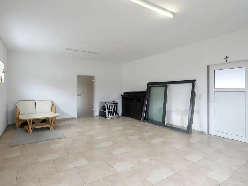 Versatile Residential and Commercial Property in Bad Lippspringe with Garden and Parking