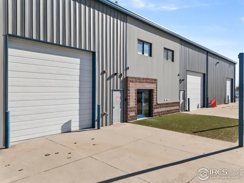 Versatile Office/warehouse in Highland Industrial Park, Windsor - Ideal for Various Business Uses