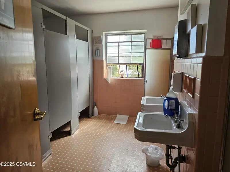 14-unit Residential Building with Shared Facilities and On-site Laundry