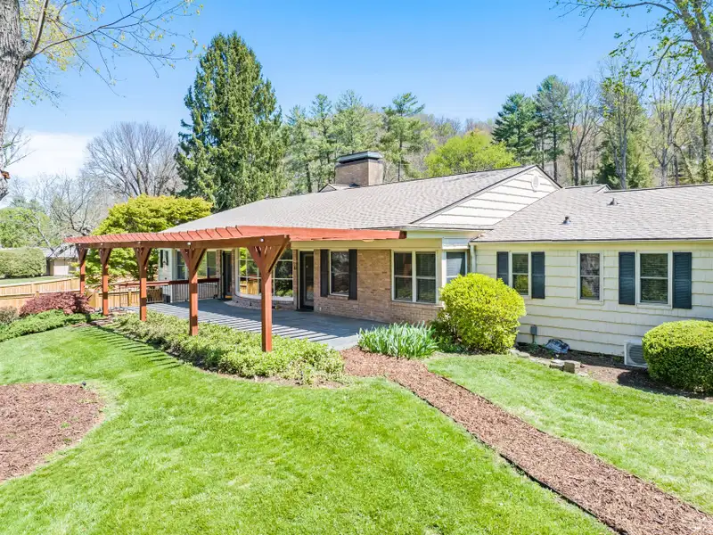 Ranch-style Estate Near Waynesville Inn, 5br/6.5ba, Ideal for Boutique Hospitality or Residence