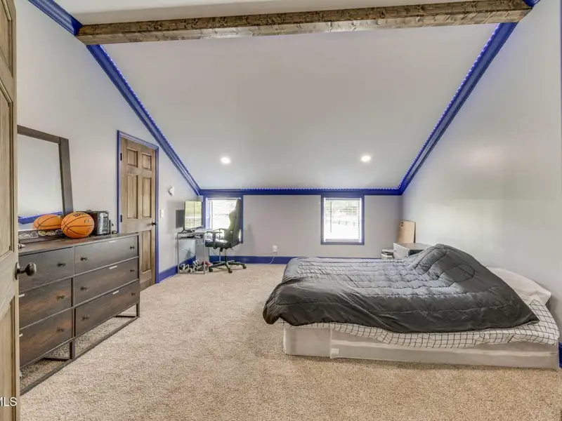 Custom Barndominium on 3 Acres with Pool and Income-generating Garage in Tennessee