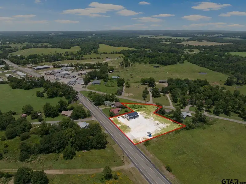 Commercial Property with 2400 Sq Ft Building on 1.168 Acres in Winnsboro, Tx