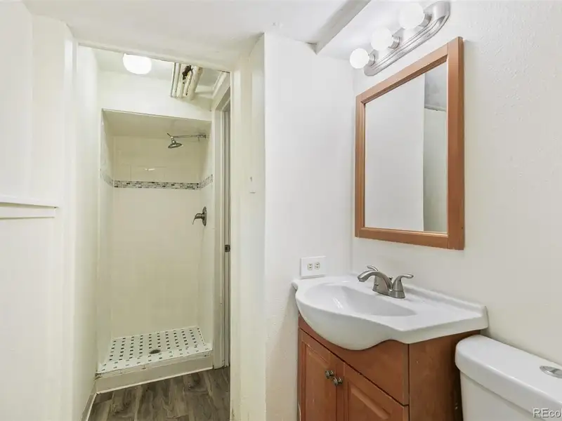Investment Opportunity: 6-unit Property Near Rose Medical Center and 9th/colorado District
