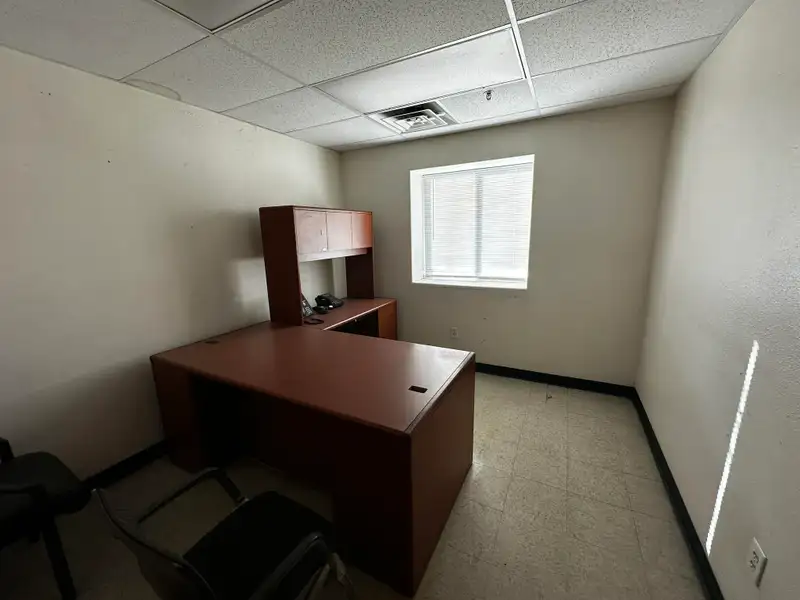 Industrial Complex with Three Buildings on 3.5 Acres Near I-70b