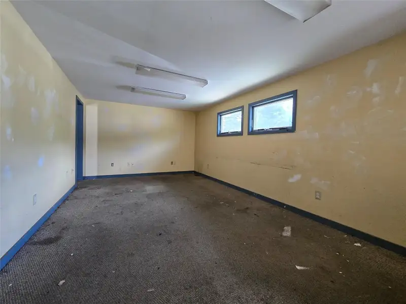Free-standing Office Space with Multiple Offices and Ample Parking in Prime Location